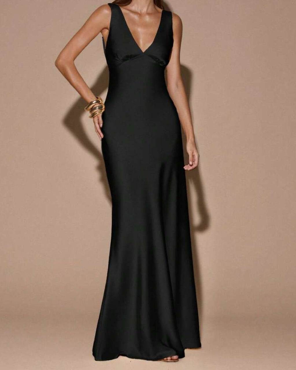 Minimalist Deep V-Neck Backless Maxi Dress for Women – Sleeveless Elegant Party Gown