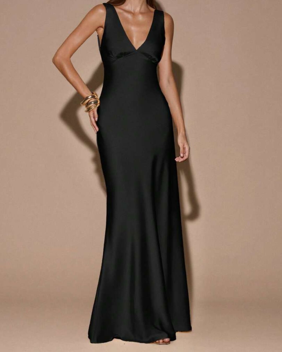 Minimalist Deep V-Neck Backless Maxi Dress for Women – Sleeveless Elegant Party Gown